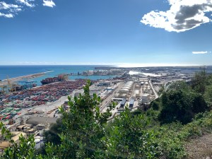 Vista do porto de Barcelona a partir do Castelo de Montjuïc.