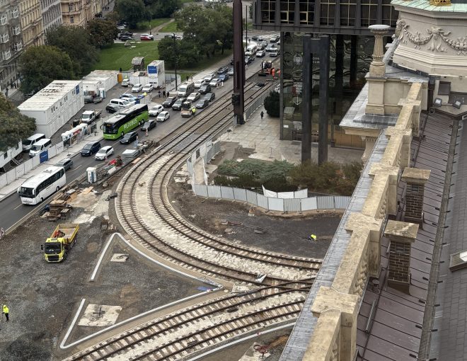 Ampliação do espaço do transporte coletivo e redução do espaço para automóveis